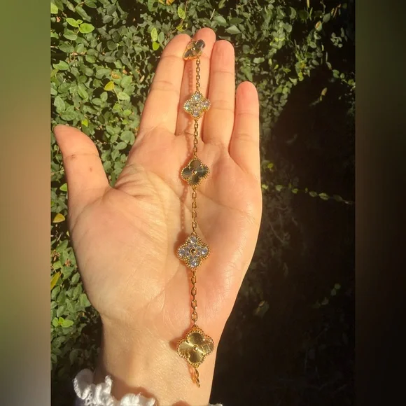 Clover Leaf Gold and Black Clover Bracelet - Picture 6 of 9